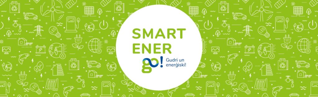 SmartEnerGo logotips uz spilgti zaļa fona, uz kura attēloti dažādi elektroenerģijas avoti, ar elektrību darbināmas ierīces u.tml. Iniciatīvas sauklis "Gudri un enerģiski!"