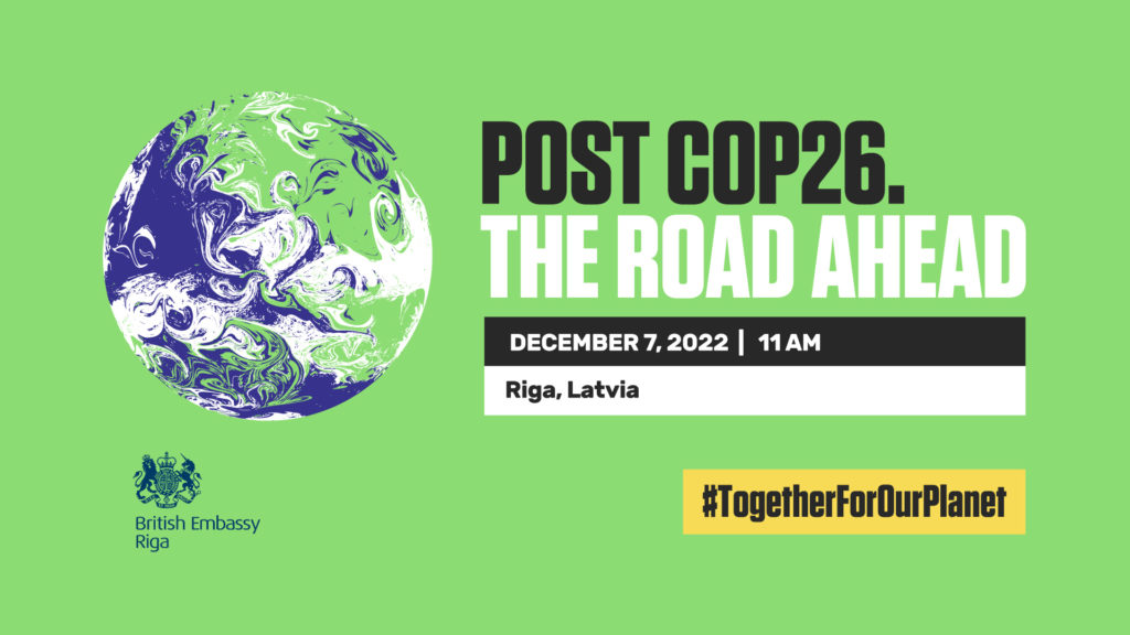 Konferences "Post COP26. The Road Ahead" afiša - stilizēta pasaules karte uz zaļa fona, ko papildina informācija par pasākumu (nosaukums, norises vieta, laiks), kā arī mirkļbirka @TogetherForOurPlanet.